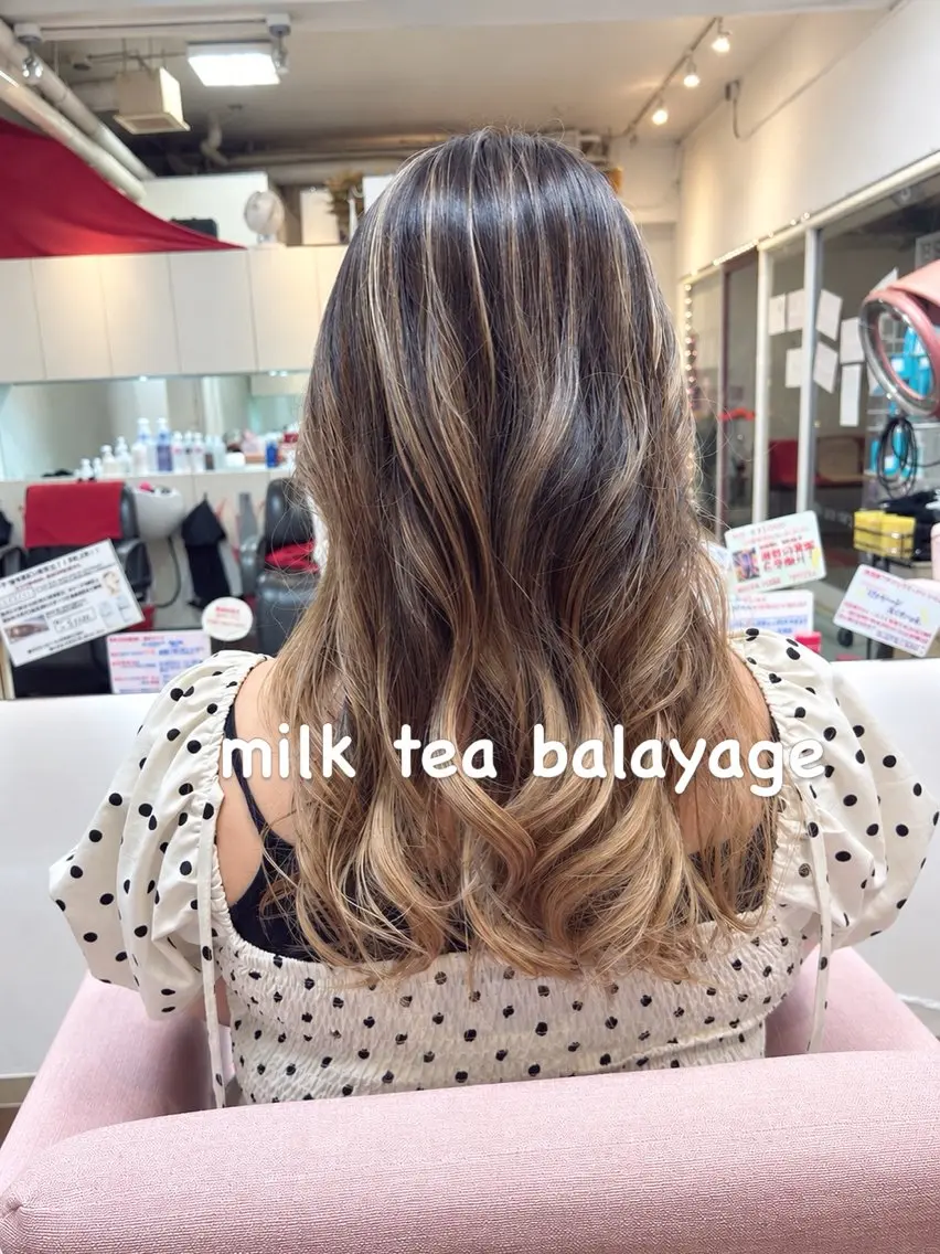 セミロング レイヤーカット ヘアカラー GLAD 萩原のヘアスタイル