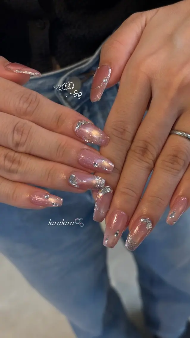 ネイル キラキラネイル ハンドネイル 𝑬𝑹𝑰𝑲𝑨 𓂃🎀𓈒𓏸のネイルデザイン