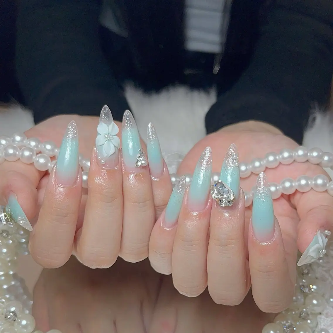 ネイル オーロラネイル 長さ出し フラッシュネイル フレンチネイル ジェルネイル ハンドネイル Amee Nail Salonのネイルデザイン