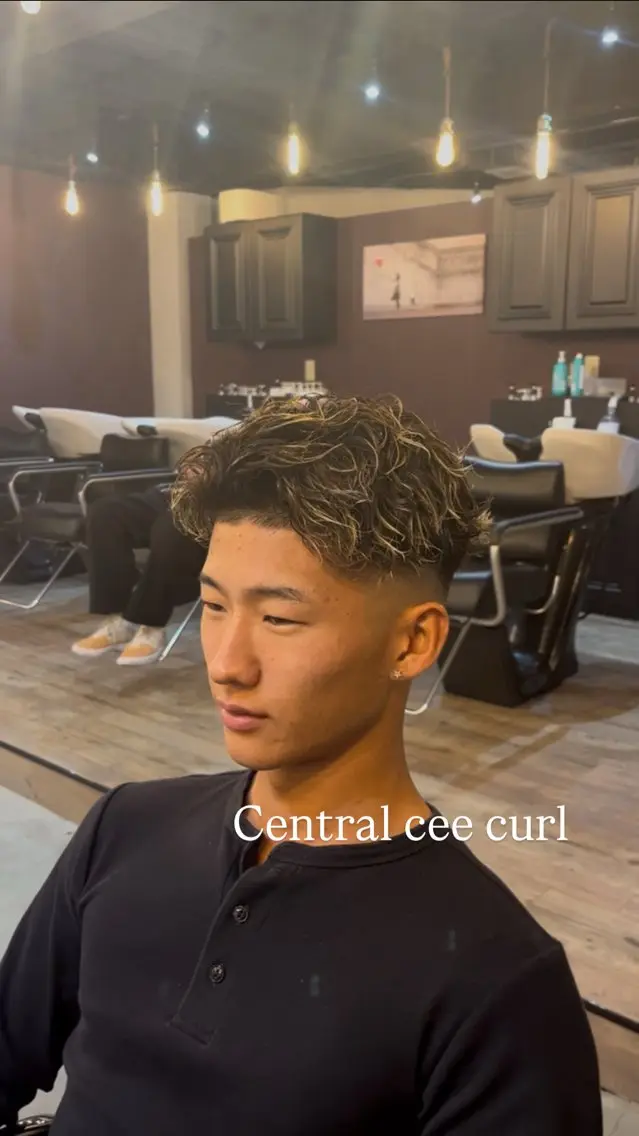 ショート カラー パーマ メンズ カット パーマ 海外風メンズ🇺🇸 💈N.Yuto💈の眉毛・アイブロウイメージ