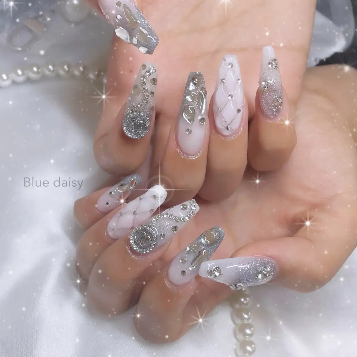 ネイル 韓国ネイル Blue daisy RIN🎀のネイルデザイン