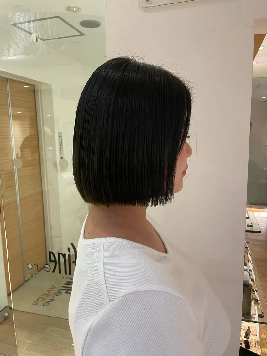 ミディアム 切りっぱなしボブ ボブ カット ヘアカラー トリートメント 林 季香のヘアスタイル