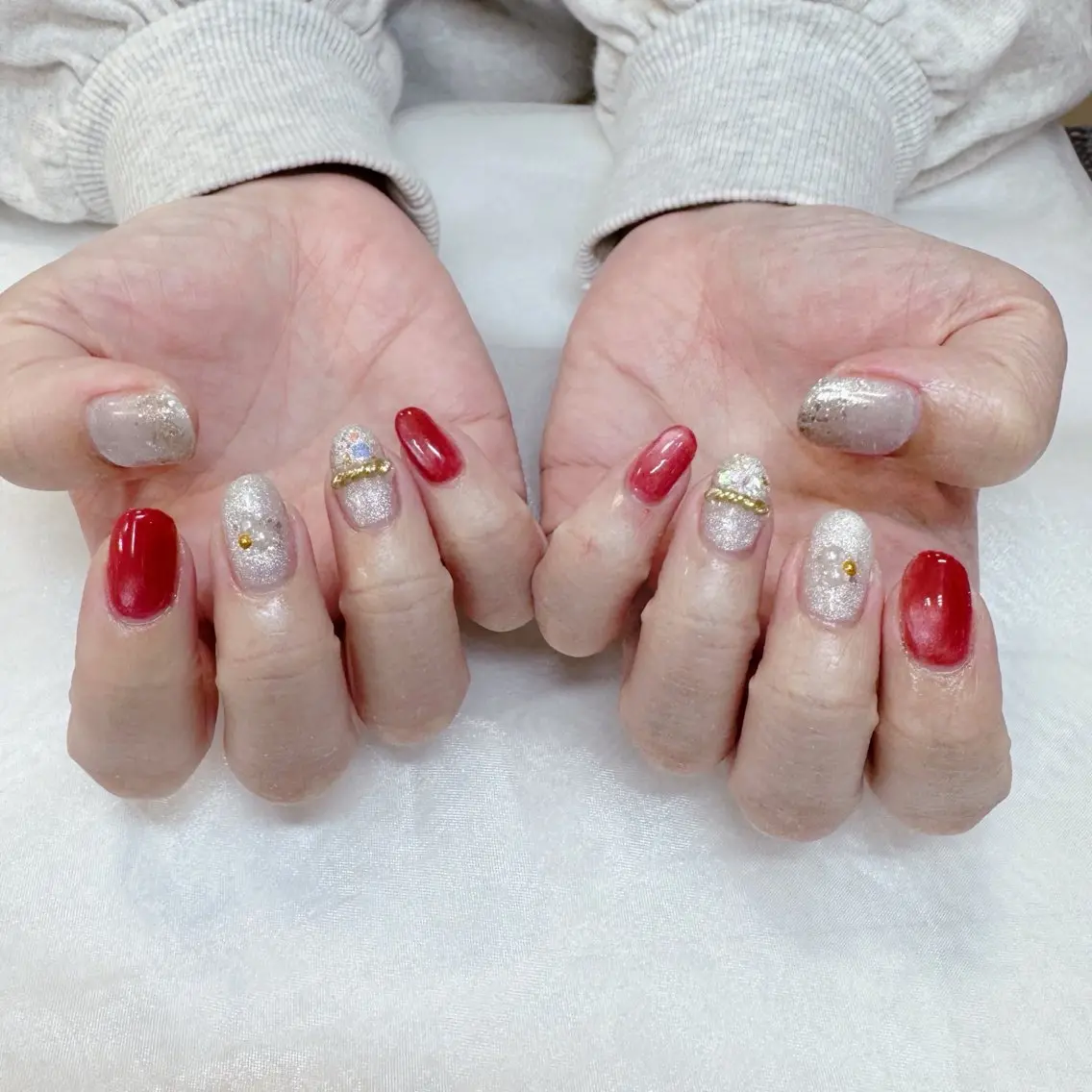 ネイル キラキラネイル マグネットネイル 赤色 maruyasu. yのネイルデザイン