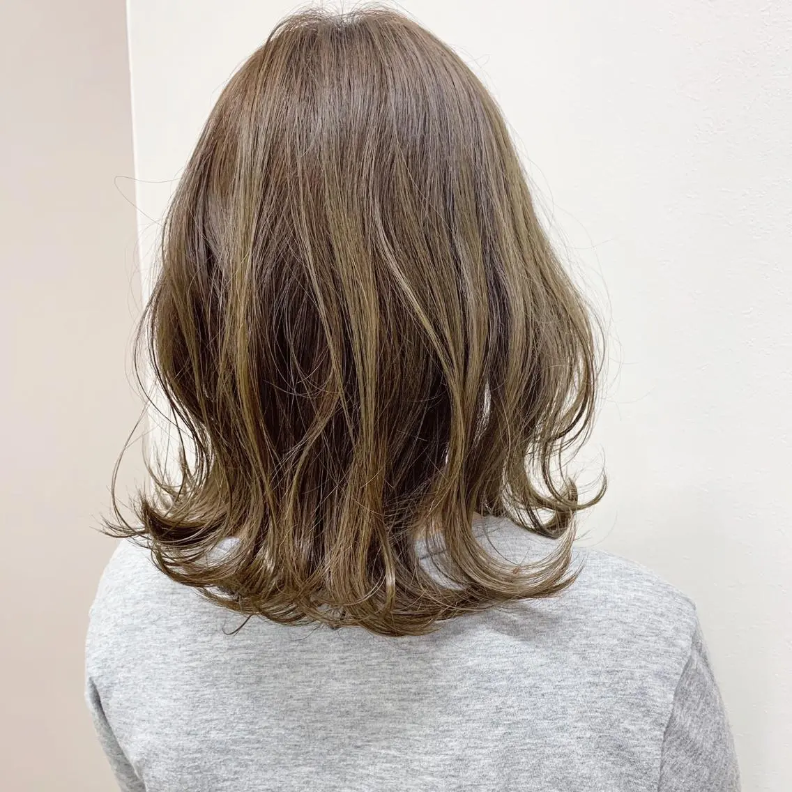 ミディアム 石井 静のヘアスタイル