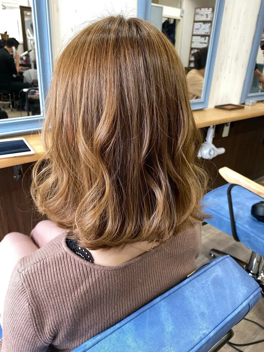 ミディアム 桃木 杏奈のヘアスタイル