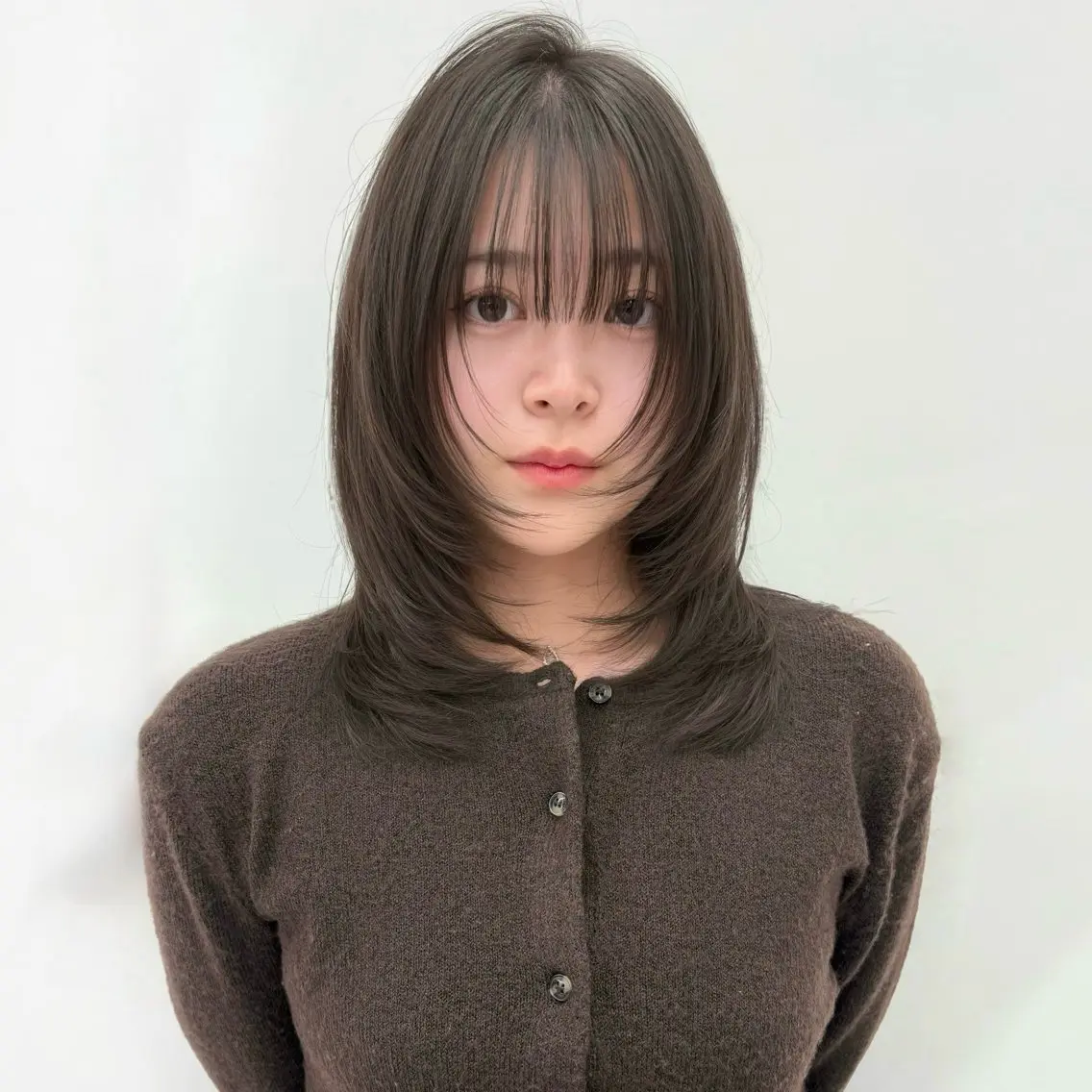 セミロング ケアカラー 髪質改善 レイヤーカット 縮毛矯正 トリートメント ヘアカラー 鍋田/ 渋谷/ 縮毛矯正／レイヤーのヘアスタイル