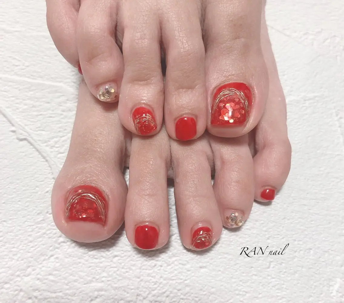 ネイル 成人式 フットネイル フレンチネイル グラデーション キラキラネイル ハンドネイル フットネイル RAN nailのネイルデザイン