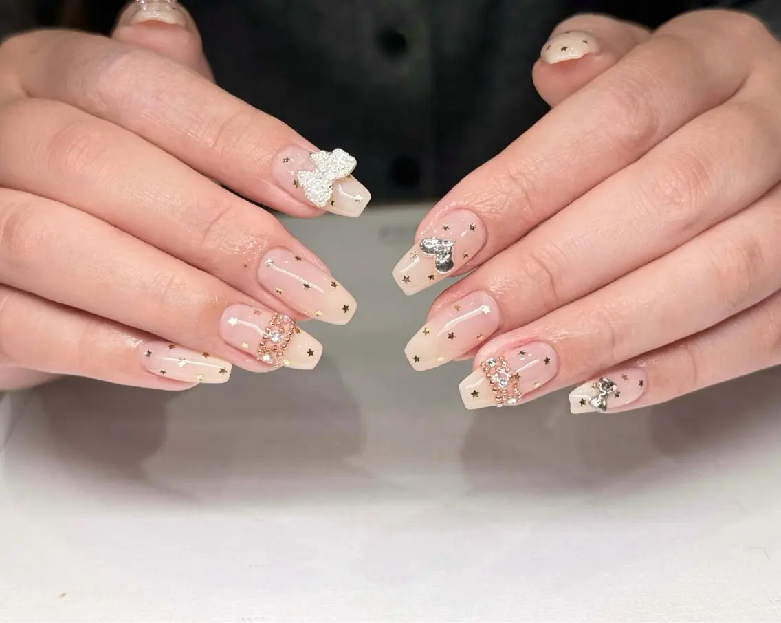 ネイル オーロラネイル ブルー チークネイル フットネイル フレンチネイル ハンドネイル GIN NAILのネイルデザイン