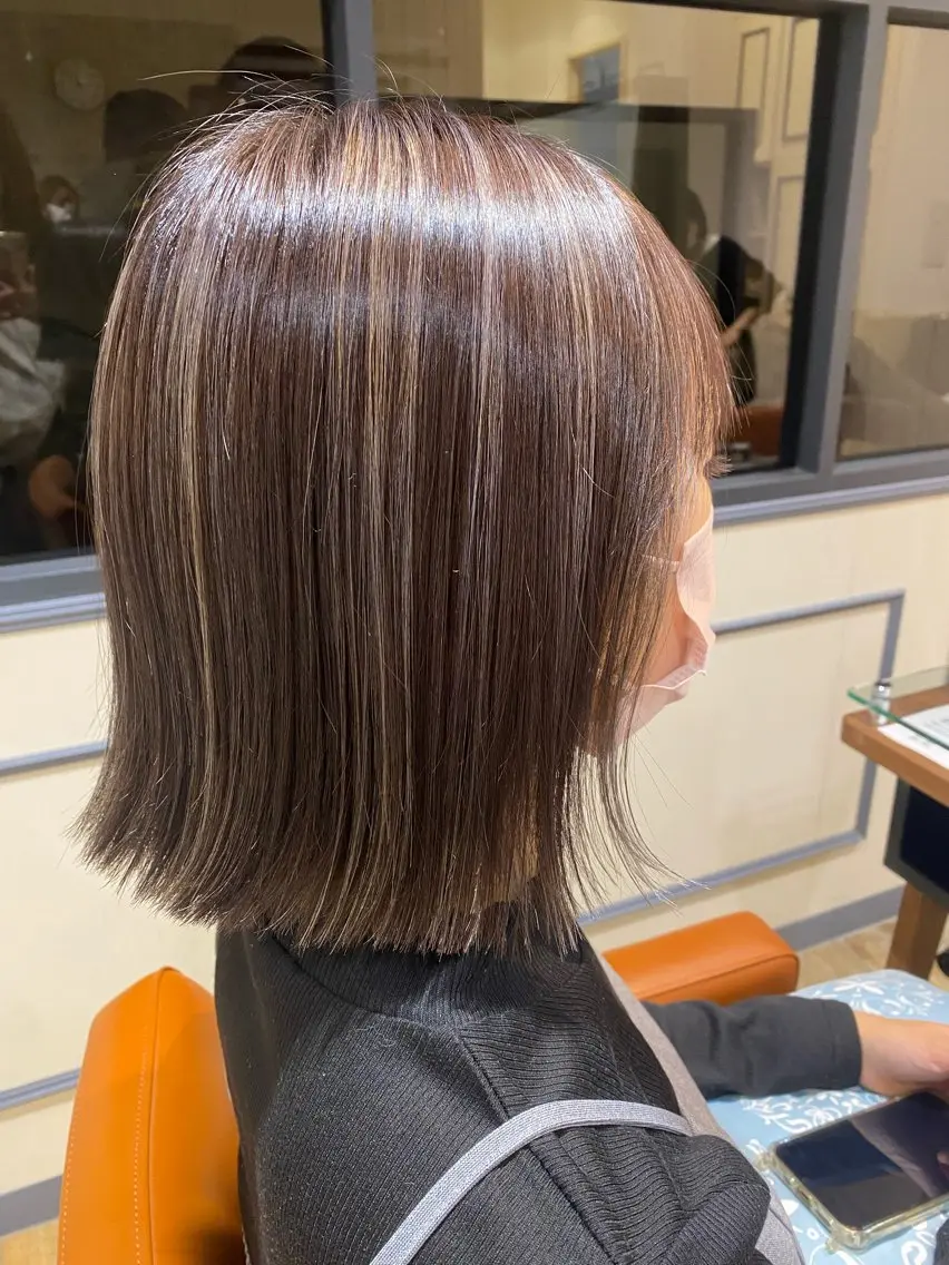 カラー 菅沼 紀世／顔周りレイヤーのヘアスタイル