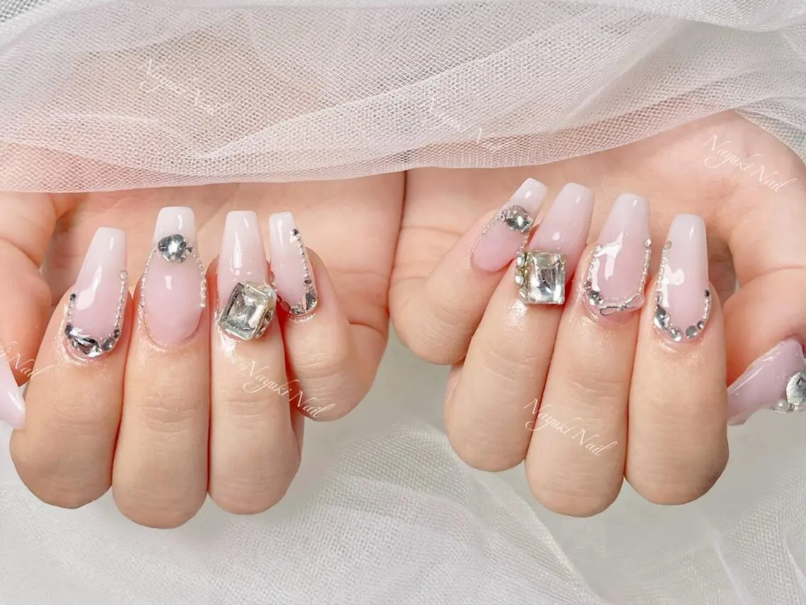 ネイル 🦋 Queenieのネイルデザイン