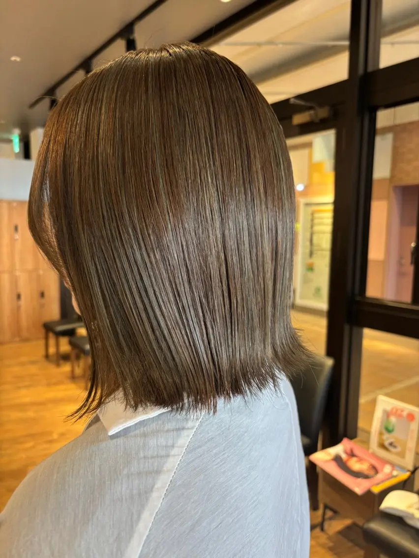 ショート カラー ベージュカラー オリーブベージュ 🎀ワンレンボブ🎀 ワンカラー　あゆみのヘアスタイル