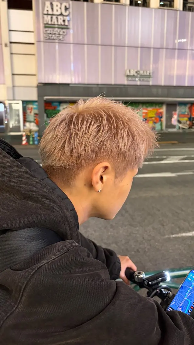 メンズ ヘアカラー 三輪 隼大のヘアスタイル