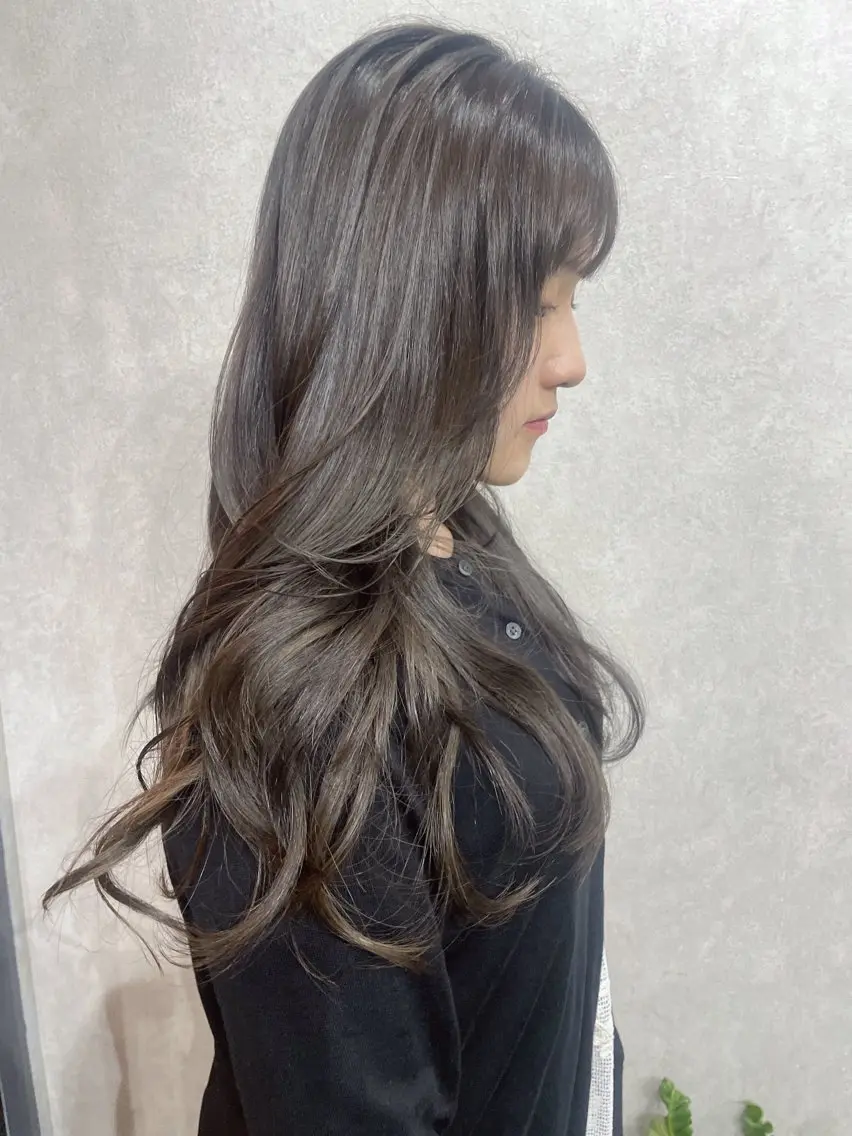ロング カラー グレージュ AIRI layer cut hairのヘアスタイル
