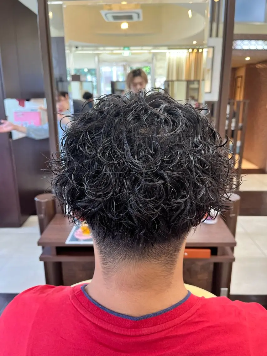 ショート パーマ メンズ センターパート メンズパーマ 刈り上げ スパイラルパーマ 🧊メンズ特化🧊 高木航希のヘアスタイル