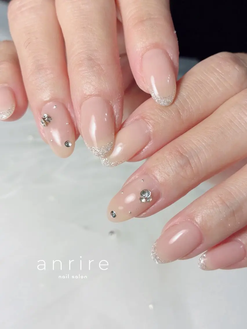 ネイル フレンチネイル ラメ(グリッター) 持ち込み シルバー シンプルネイル nailsalon anrireのネイルデザイン