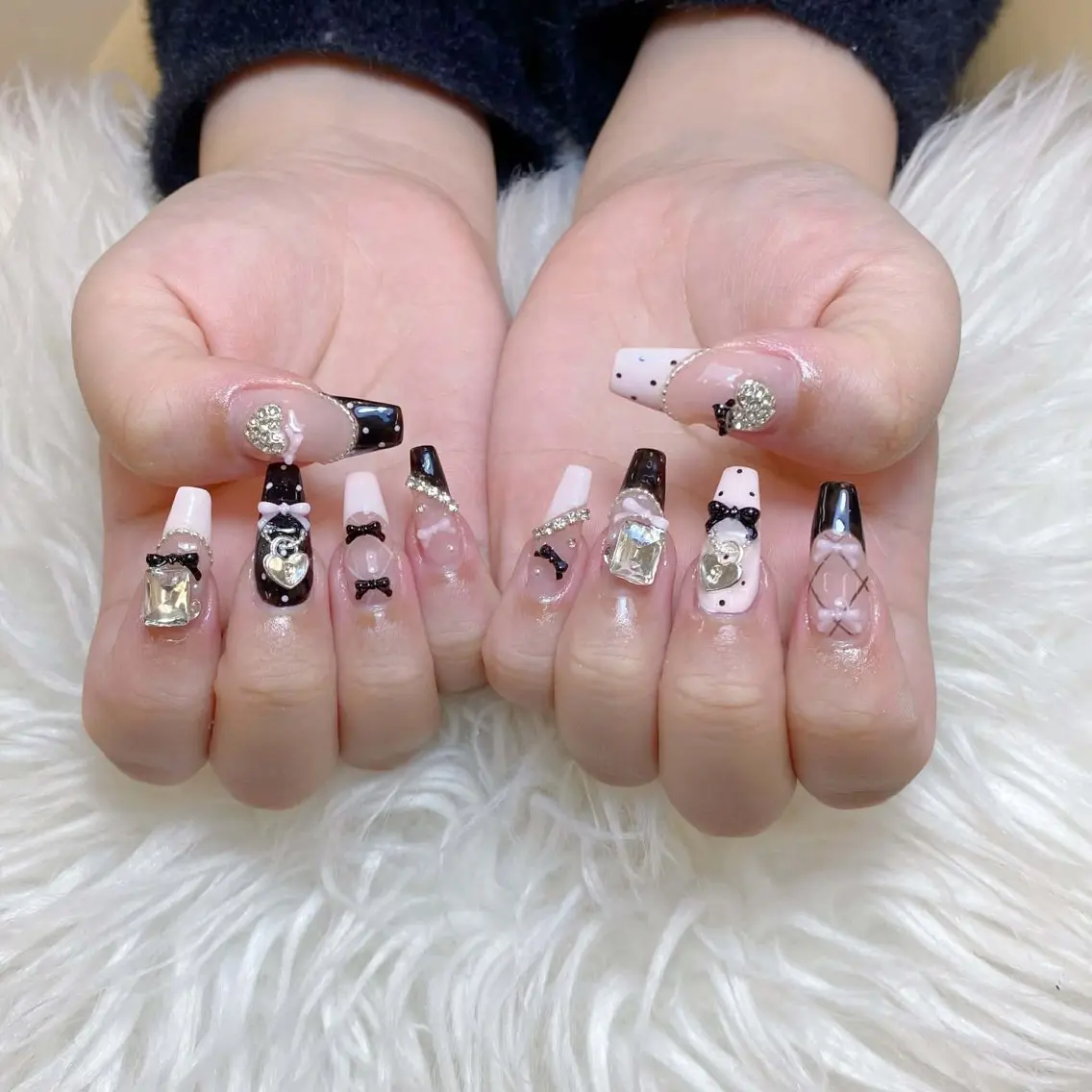 ネイル ハンドネイル Anh ゴテゴテネイルのネイルデザイン