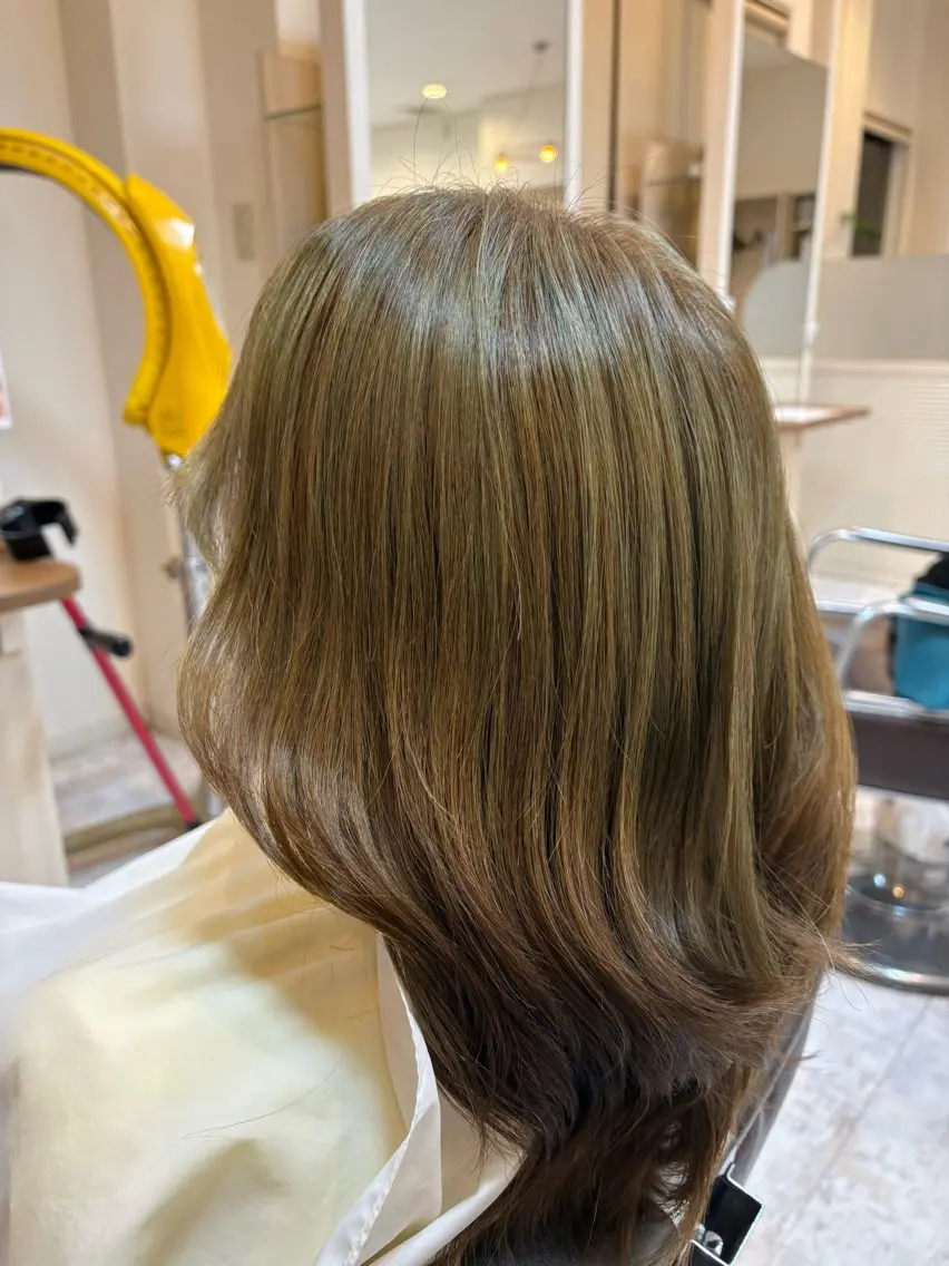 ミディアム カラー . YÜZÜのヘアスタイル