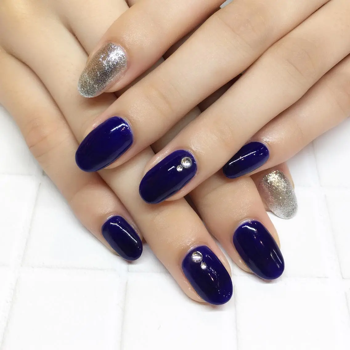ネイル マットネイル ネイビー ワンカラーネイル シルバー ストーンネイル nail salon Soeurのネイルデザイン