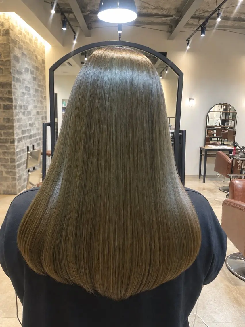 ロング カラー ベージュカラー 透明感カラー オリーブベージュ ヘアカラー 泉川 まどかのヘアスタイル
