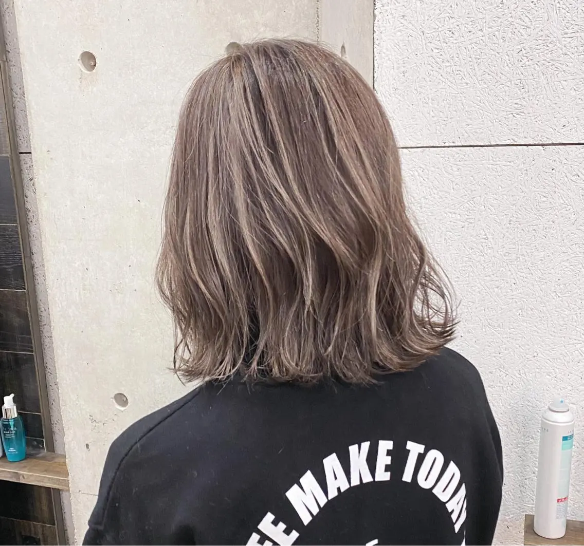 ショート カラー ネイル マツエク・マツパ ハイライトカラー ボブ 外国人風カラー ハイライト レイヤーカット 中山 天地のヘアスタイル