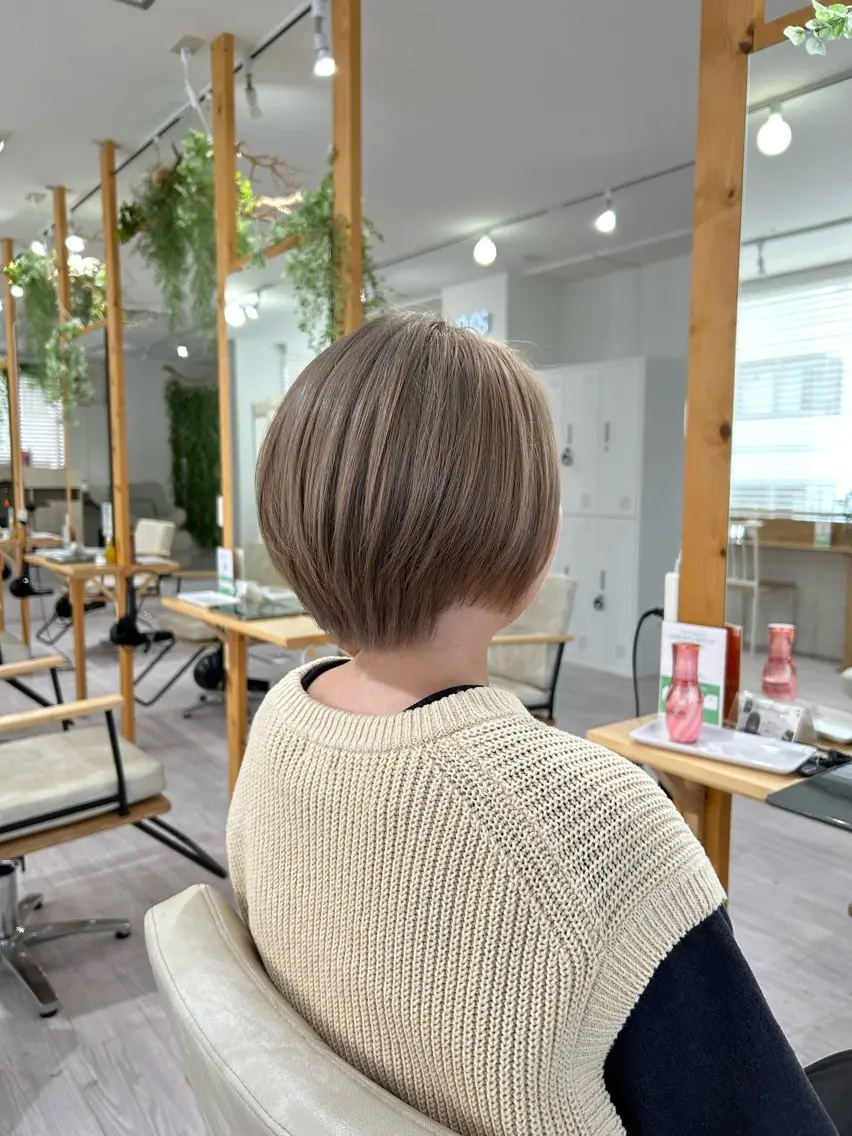 ショート カット ヘアカラー トリートメント ツヤカラー🤍 ARISAのヘアスタイル