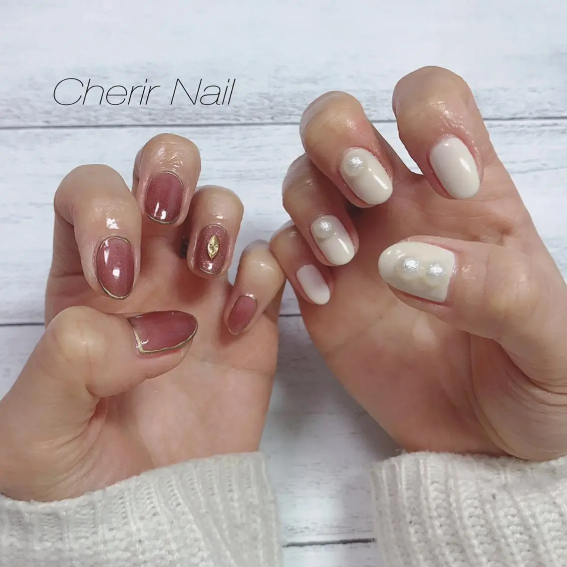 ネイル ワンカラーネイル 赤色 シンプルネイル ホワイト 冬ネイル Cherirnail kaoriのネイルデザイン