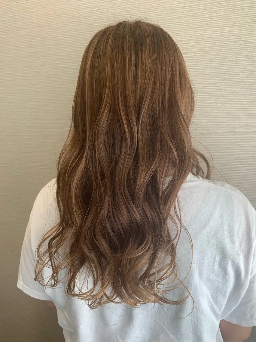 ロング カラー 透明感/地毛風カラー AYAKAのヘアスタイル