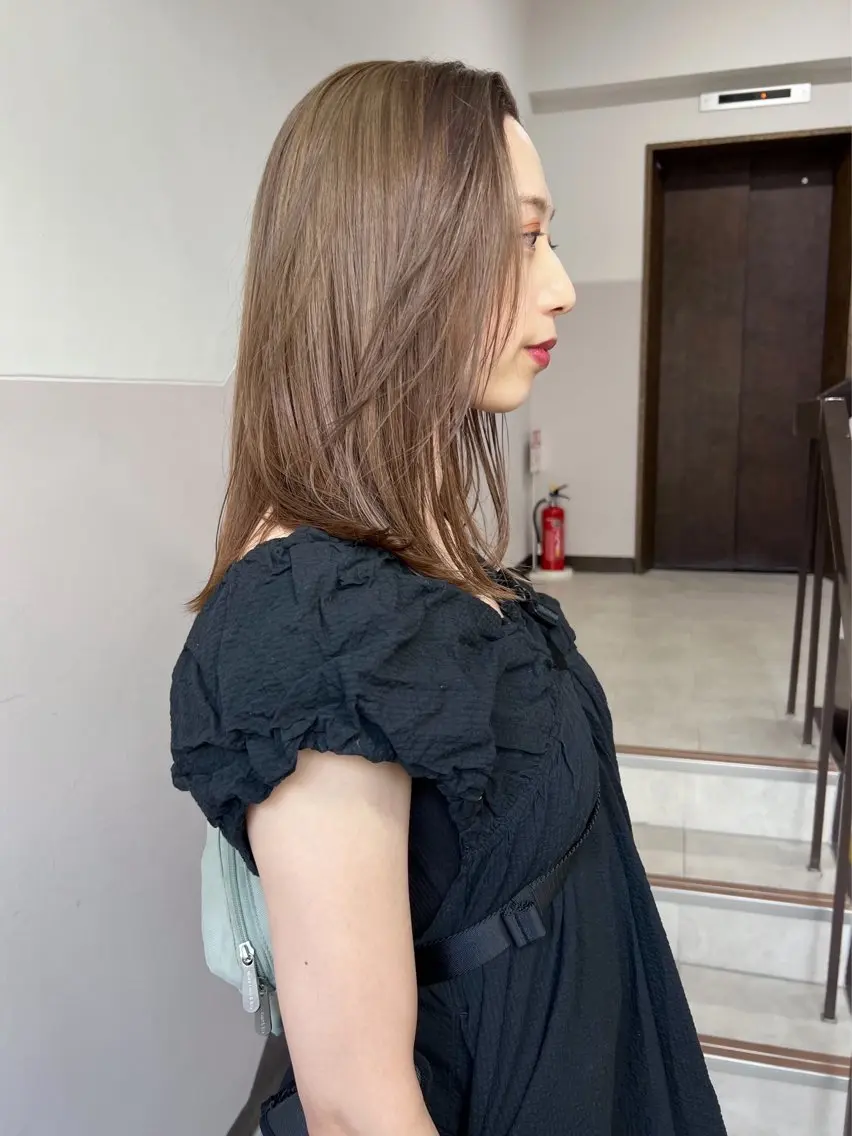 ミディアム カラー ベージュカラー ブリーチ ミルクティーベージュ カット ヘアカラー トリートメント 樫原裕二/レイヤー カット/透明感カラーのヘアスタイル