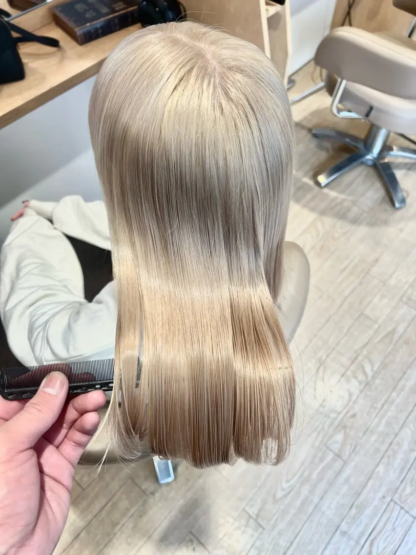 セミロング ヘアカラー ✨艶髪✨ 透明感カラー Rinのヘアスタイル