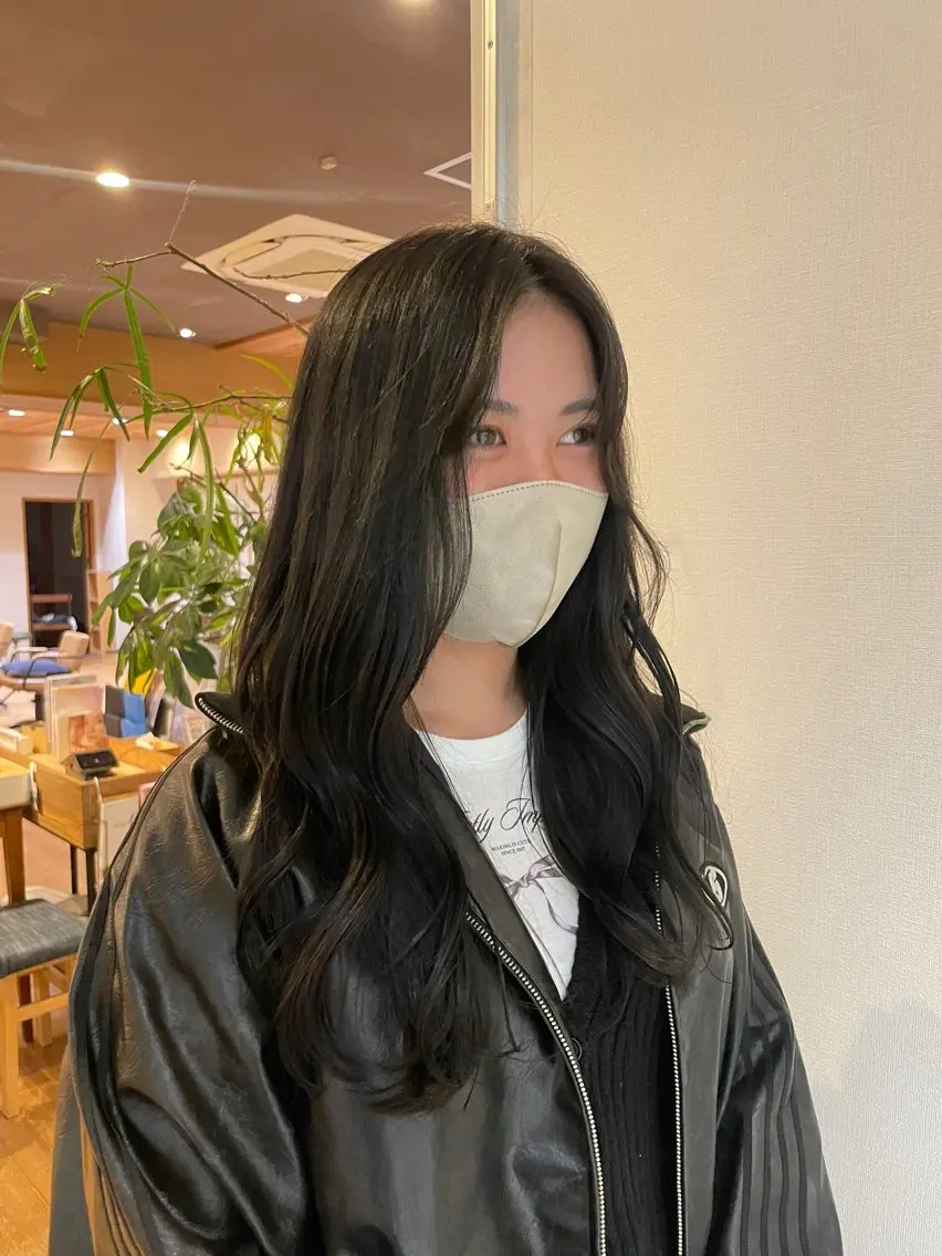 ロング カラー オリーブカラー 曻地 彩乃のヘアスタイル