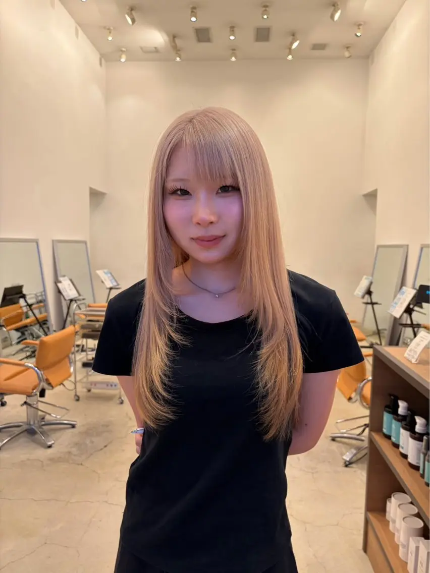 ロング ヘアカラー 羽鳥 菜々子のヘアスタイル