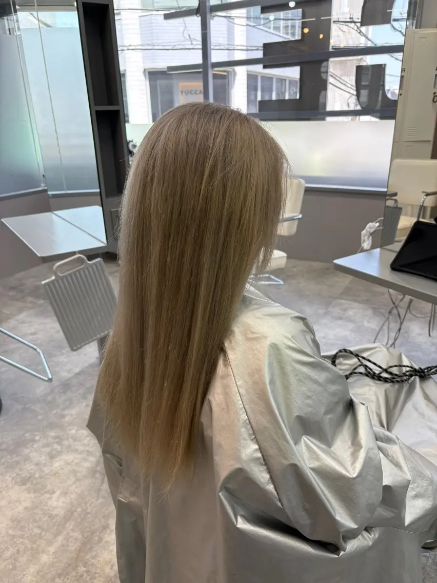 ロング カラー ブリーチ 比嘉 翔太のヘアスタイル