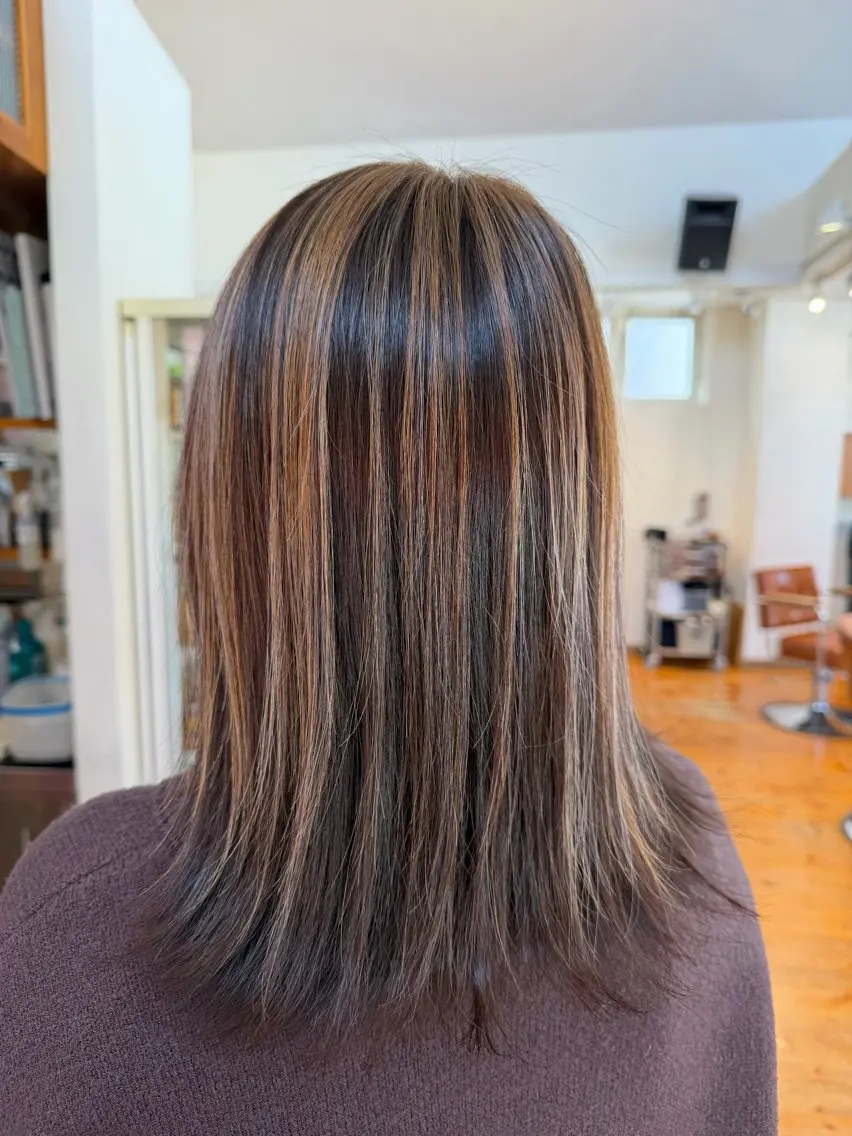 ミディアム 天谷 桂子のヘアスタイル