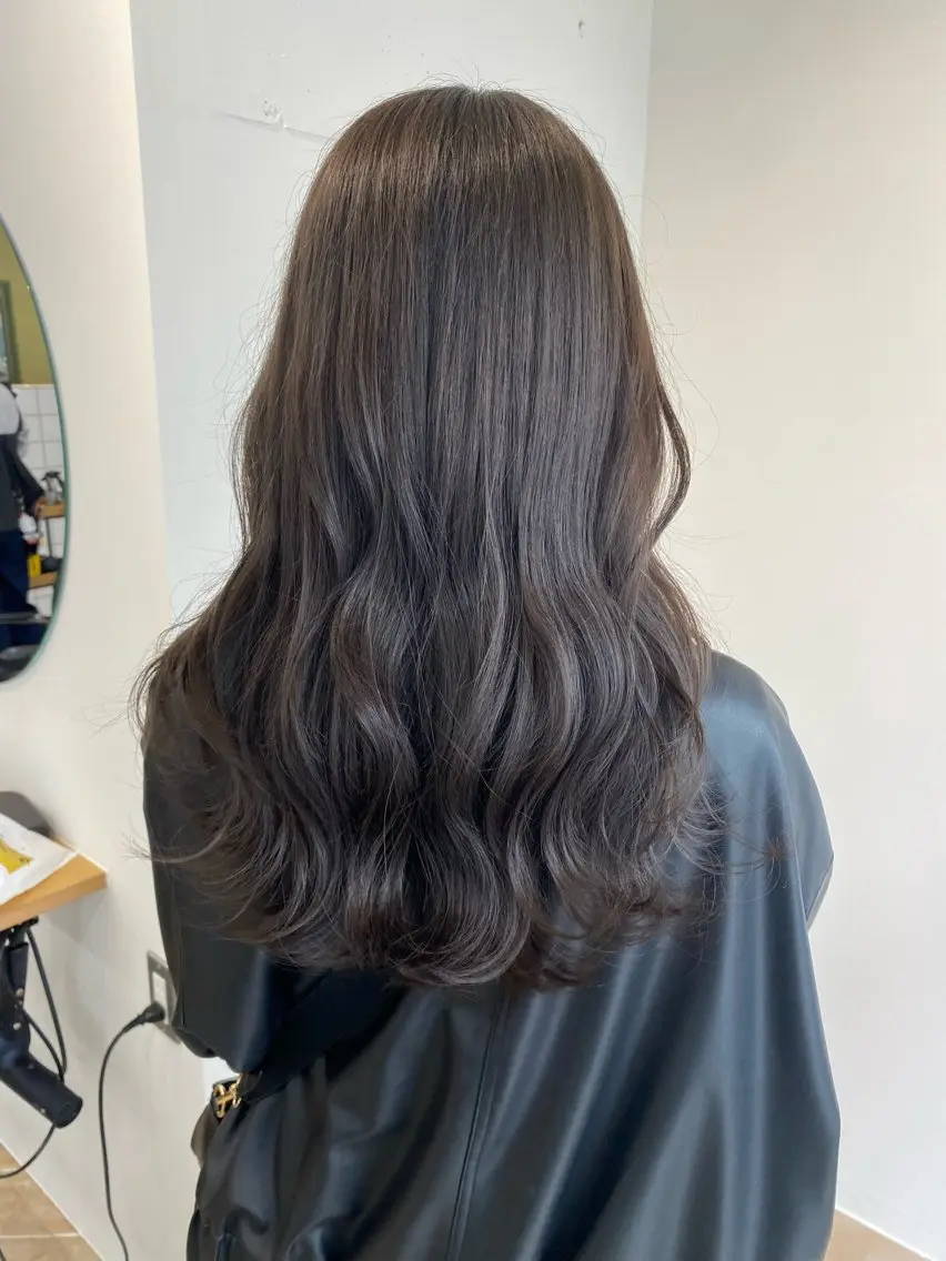 ロング カラー ブリーチ 透明感カラー ブリーチなしカラー カット ヘアカラー トリートメント LUVISM新潟🎀 透明感カラー/ミユのヘアスタイル