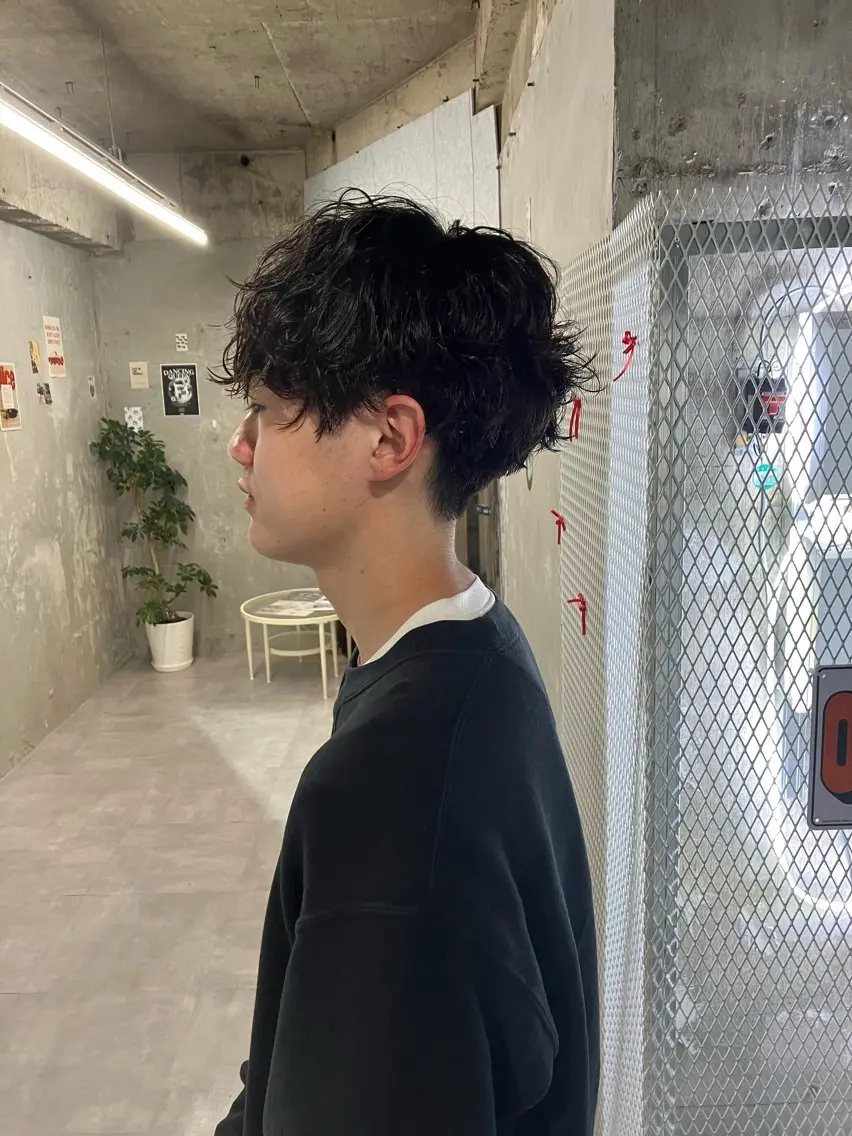 ショート パーマ メンズ メンズパーマ 波巻きパーマ カット パーマ トリートメント door white hideのヘアスタイル