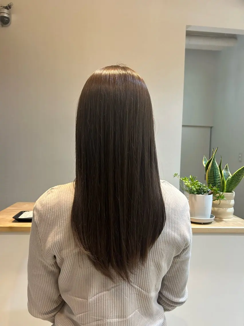 ロング カラー グレージュ ウジイエ ミユウのヘアスタイル