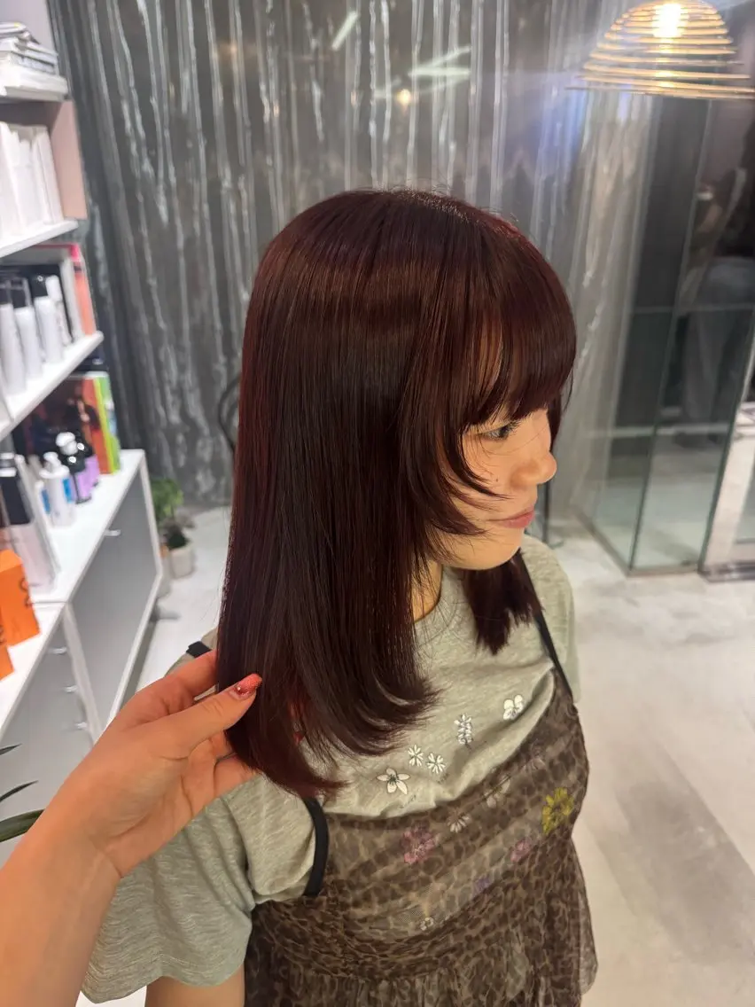 ミディアム 顔まわりレイヤー 顔周りカット レイヤーカット 長畑 雨里のヘアスタイル