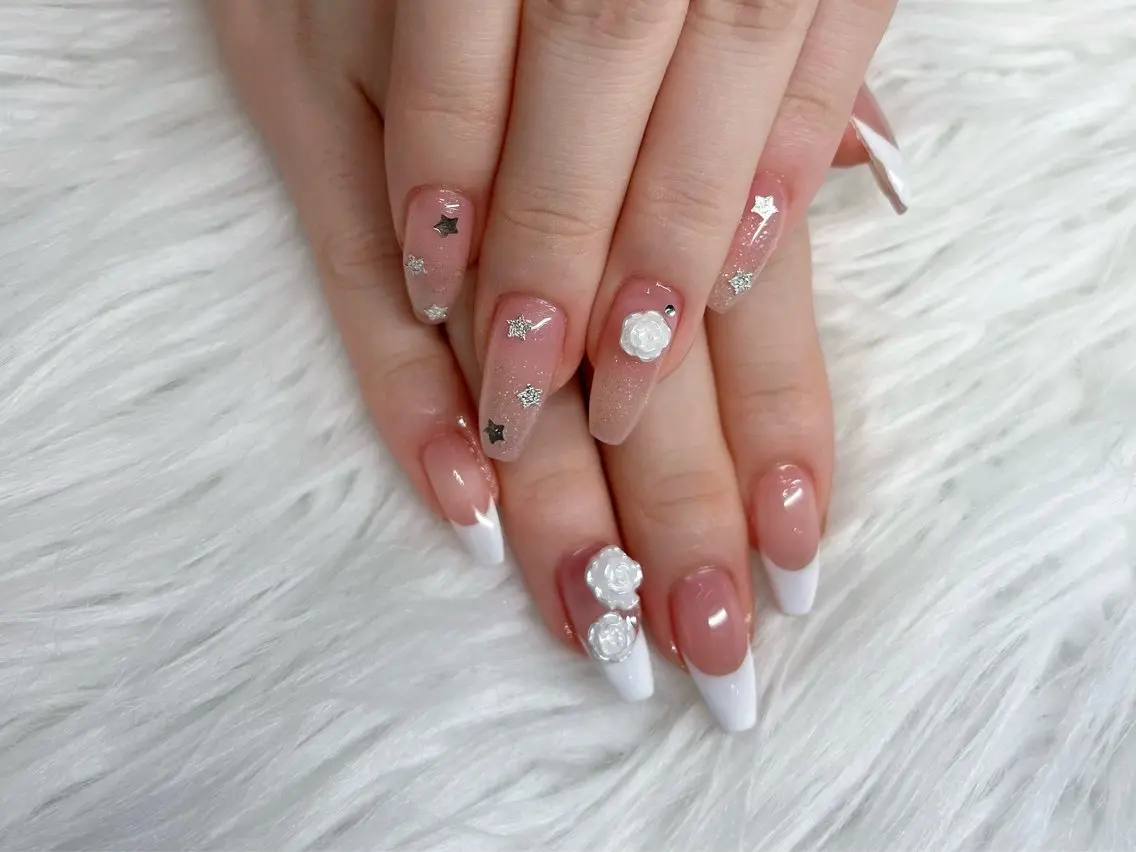 ネイル オーロラネイル チークネイル フレンチネイル ガラスフレンチ ロングネイル ハンドネイル XIMINANAIL SALON堀江店のネイルデザイン