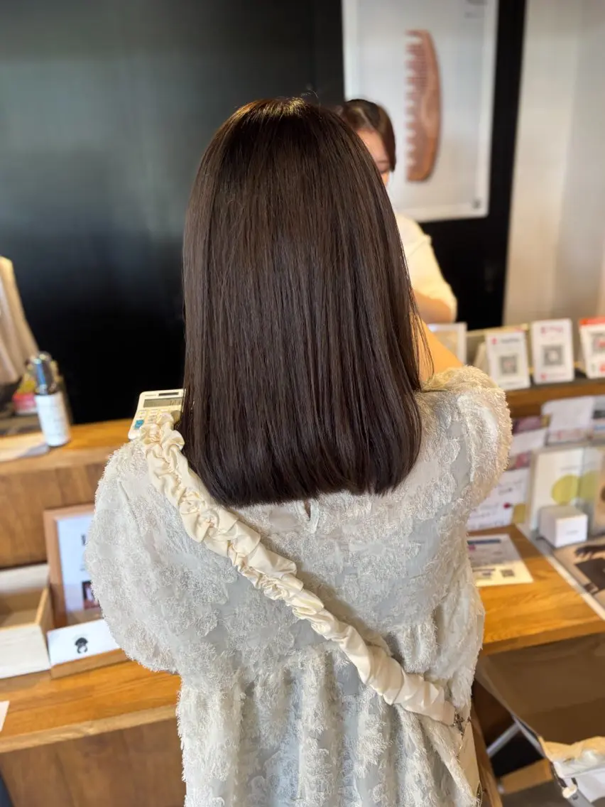 カラー ブリーチ グレージュ オリーブカラー オリーブグレージュ オリーブグレー カット ヘアカラー はっとり ななせのヘアスタイル