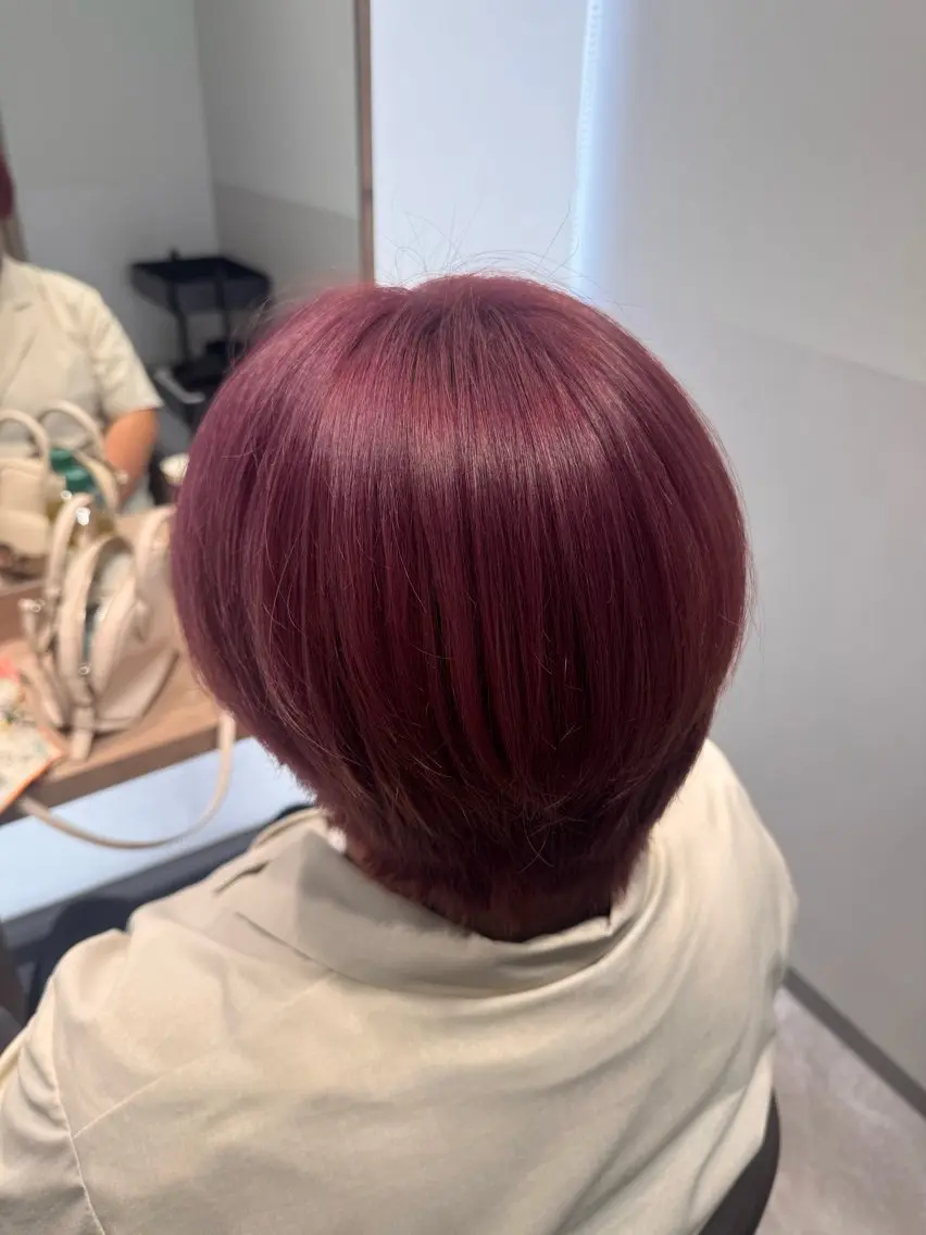 ショート カラー ブリーチ ボルドーカラー ピンクカラー .ｒｅｏ 大宮のヘアケア屋さんのヘアスタイル