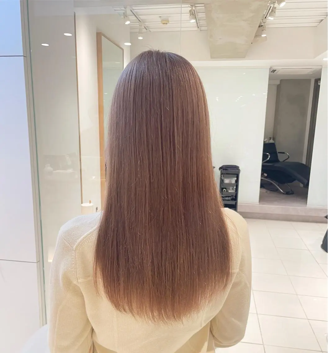 ロング カラー ヘアアレンジ ベージュカラー ミルクティーベージュ ヘアカラー トリートメント ヘッドスパ ヘアセット 艶カラー✨縮毛矯正✨ 翁長孝輔のヘアスタイル