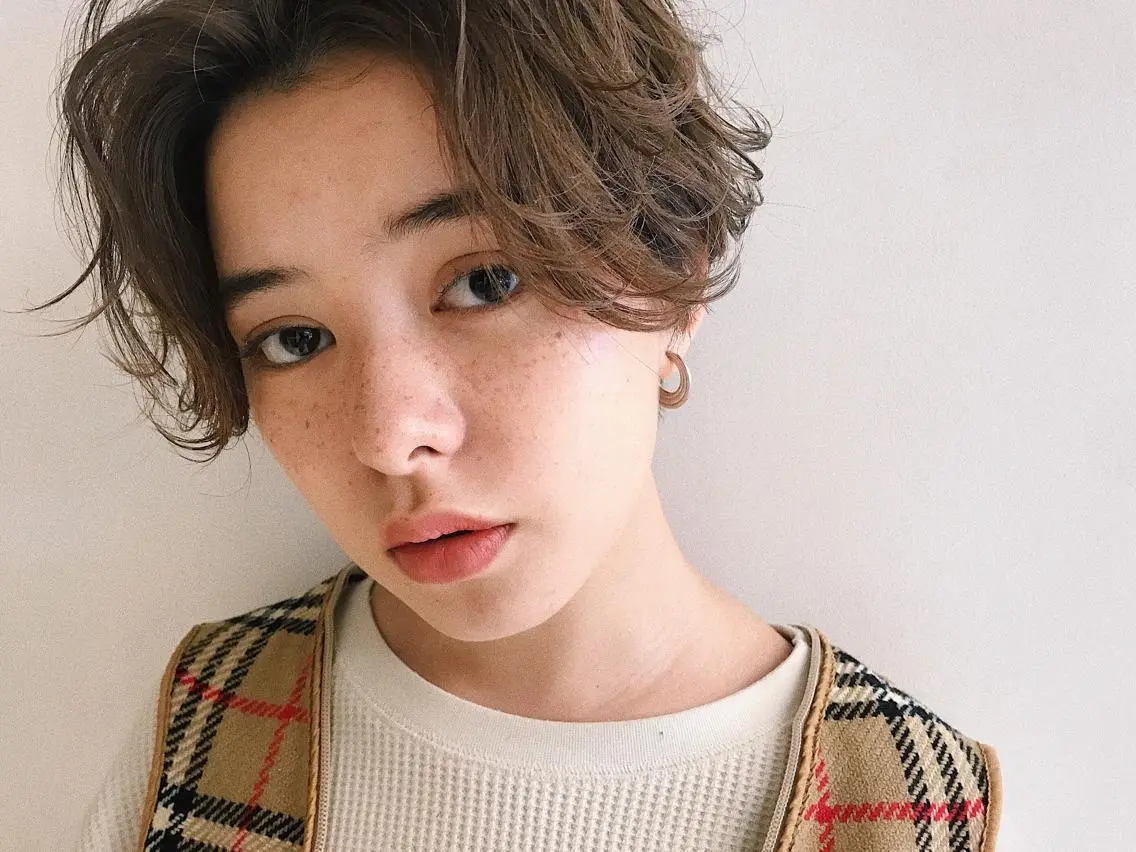 ショート パーマ ヘアアレンジ ハンサムショート ショートヘア 小顔カット カット ヘアセット 松田 亮葉のヘアスタイル