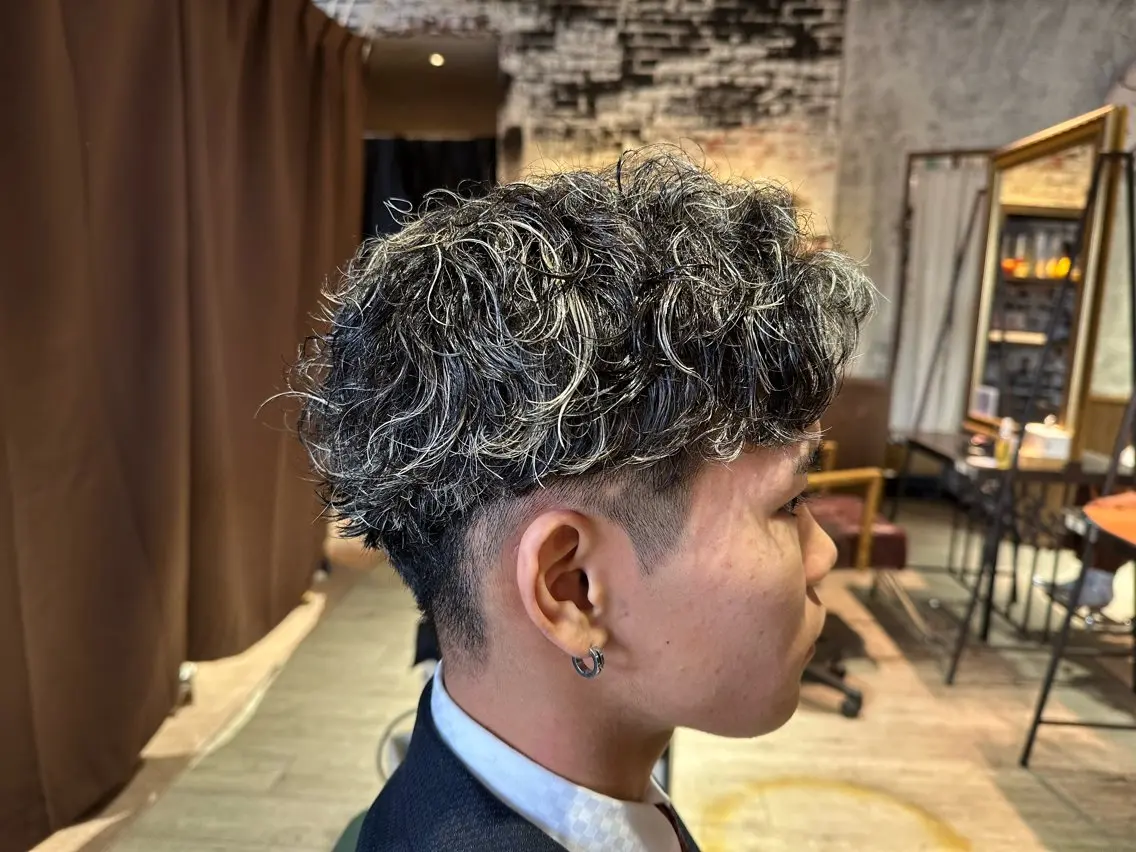 ショート カラー パーマ ヘアアレンジ メンズ メンズハイライト メンズパーマ ハイライトカラー くせ毛 ハイライト カット ヘアカラー MODE K’s川西 瀧尻光のヘアスタイル