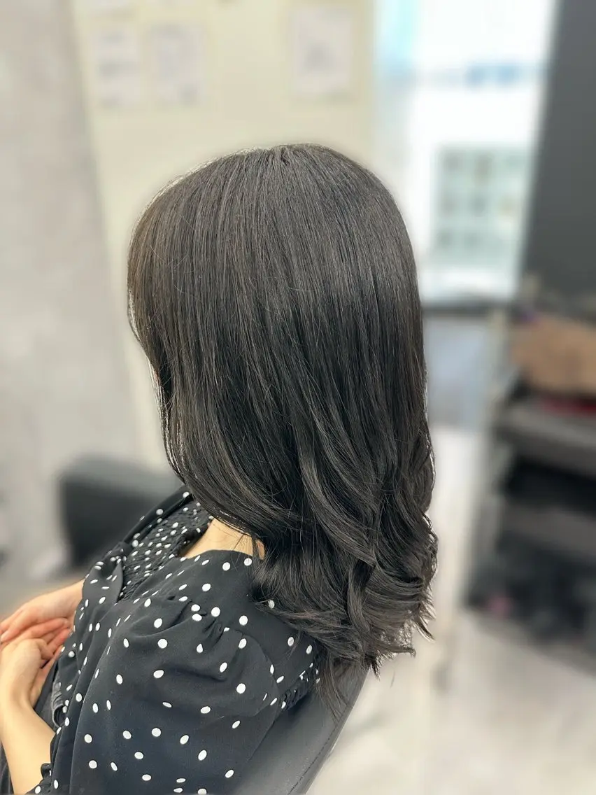 セミロング カラー 透明感カラー ヘアカラー ハイトーン🪼派手髪 mahoのヘアスタイル