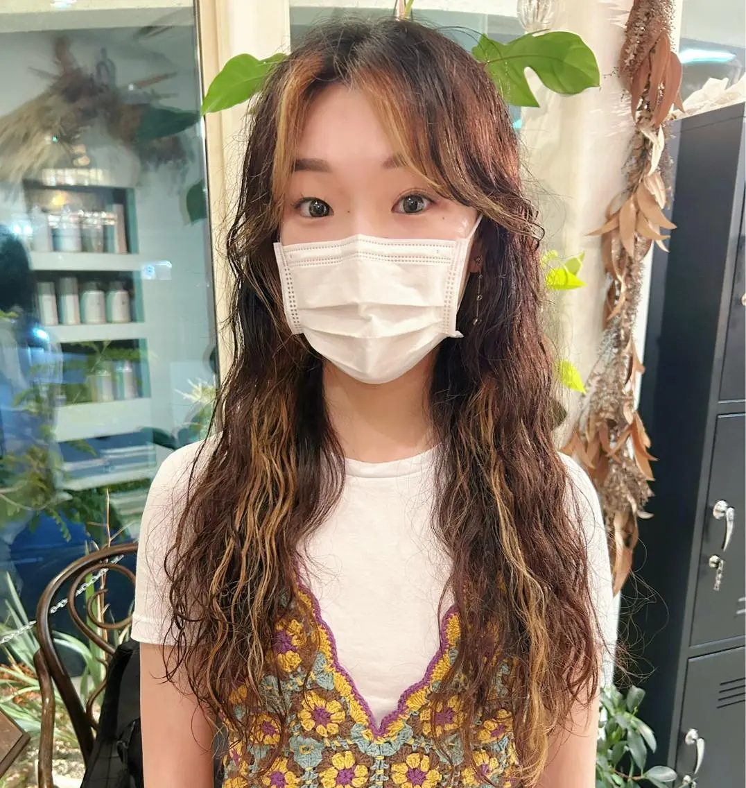 ロング パーマ 谷澤 朋佳のヘアスタイル