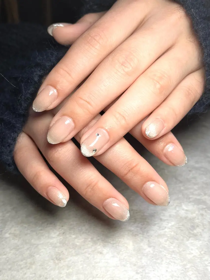 ネイル フレンチネイル ストーンネイル 🌻Sunrich Fuka🌻のネイルデザイン