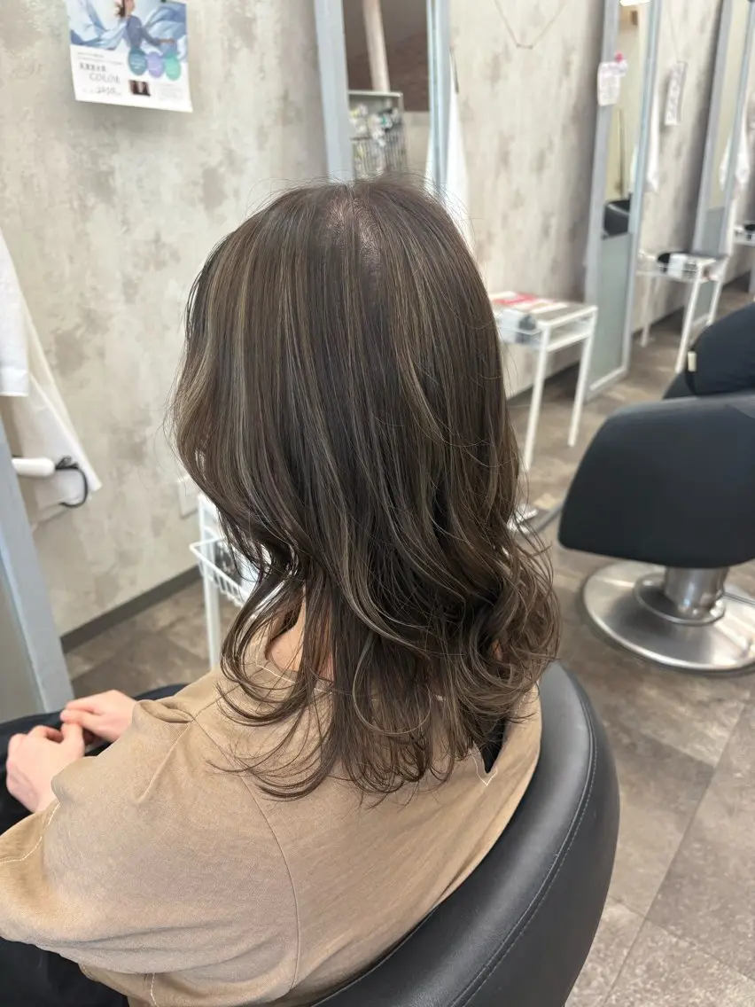 セミロング カラー 藤田 麗安のヘアスタイル