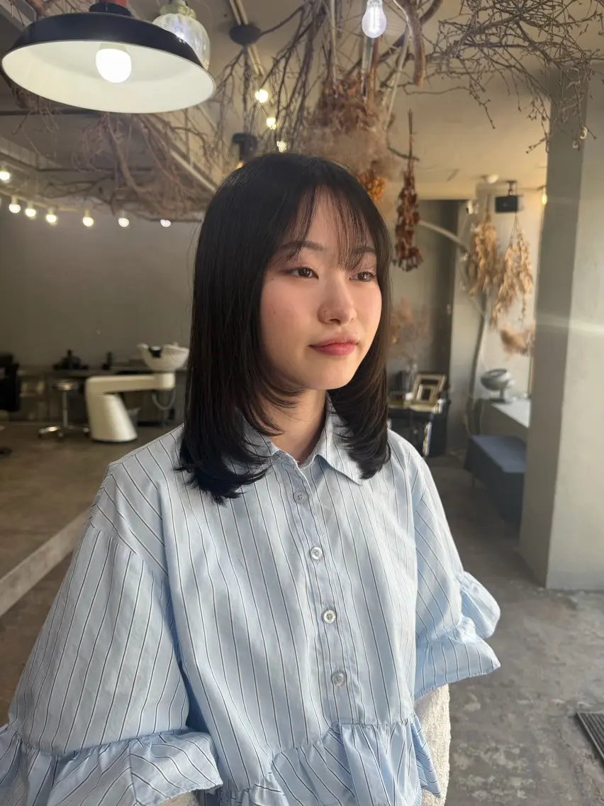 セミロング 顔まわりレイヤー 顔周りカット レイヤーカット Misora 🌼のヘアスタイル