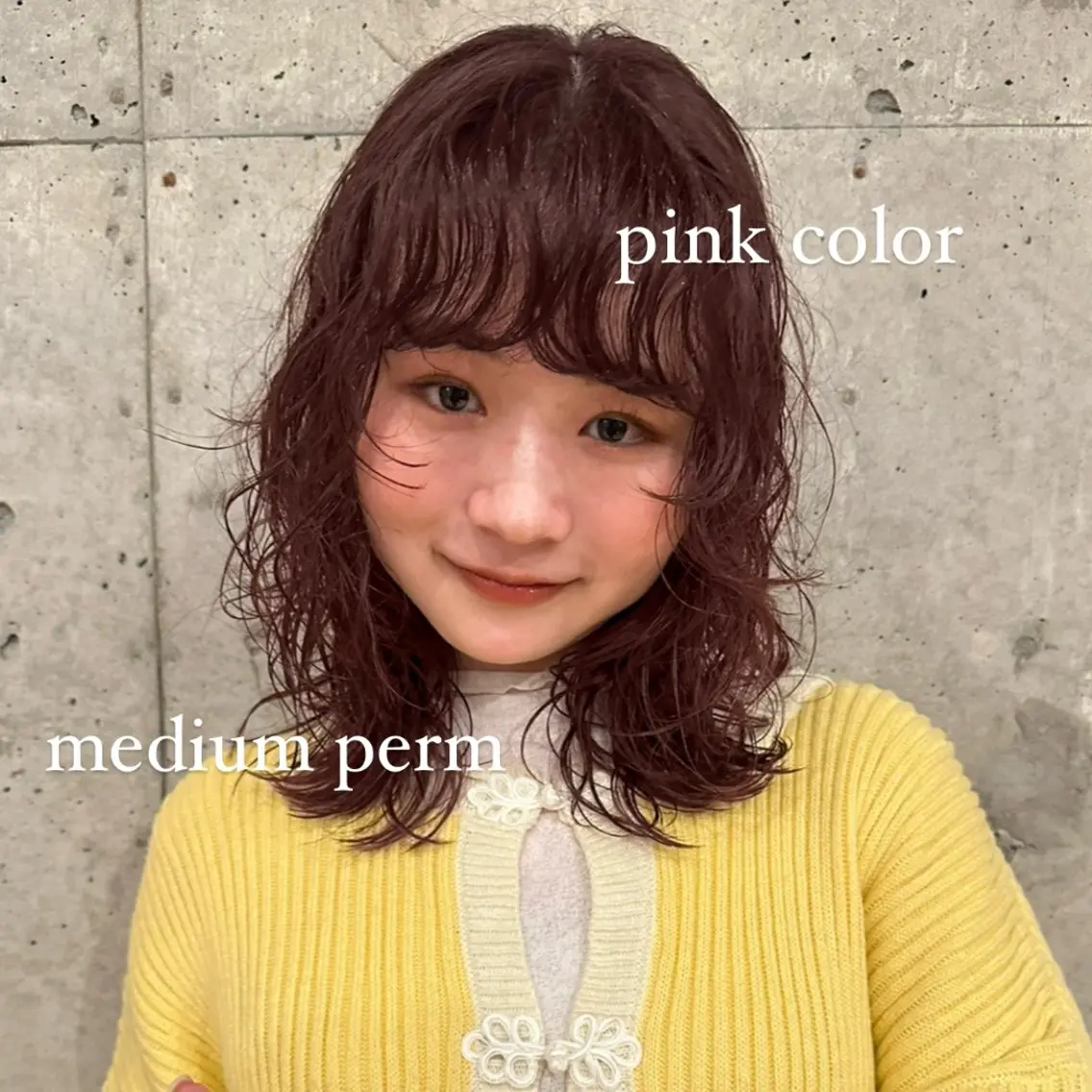 ミディアム カラー パーマ ミディアムパーマ ピンクカラー 顔まわりレイヤー レイヤーカット ボブ/レイヤー/ニュ アンスパーマ/小夏のヘアスタイル
