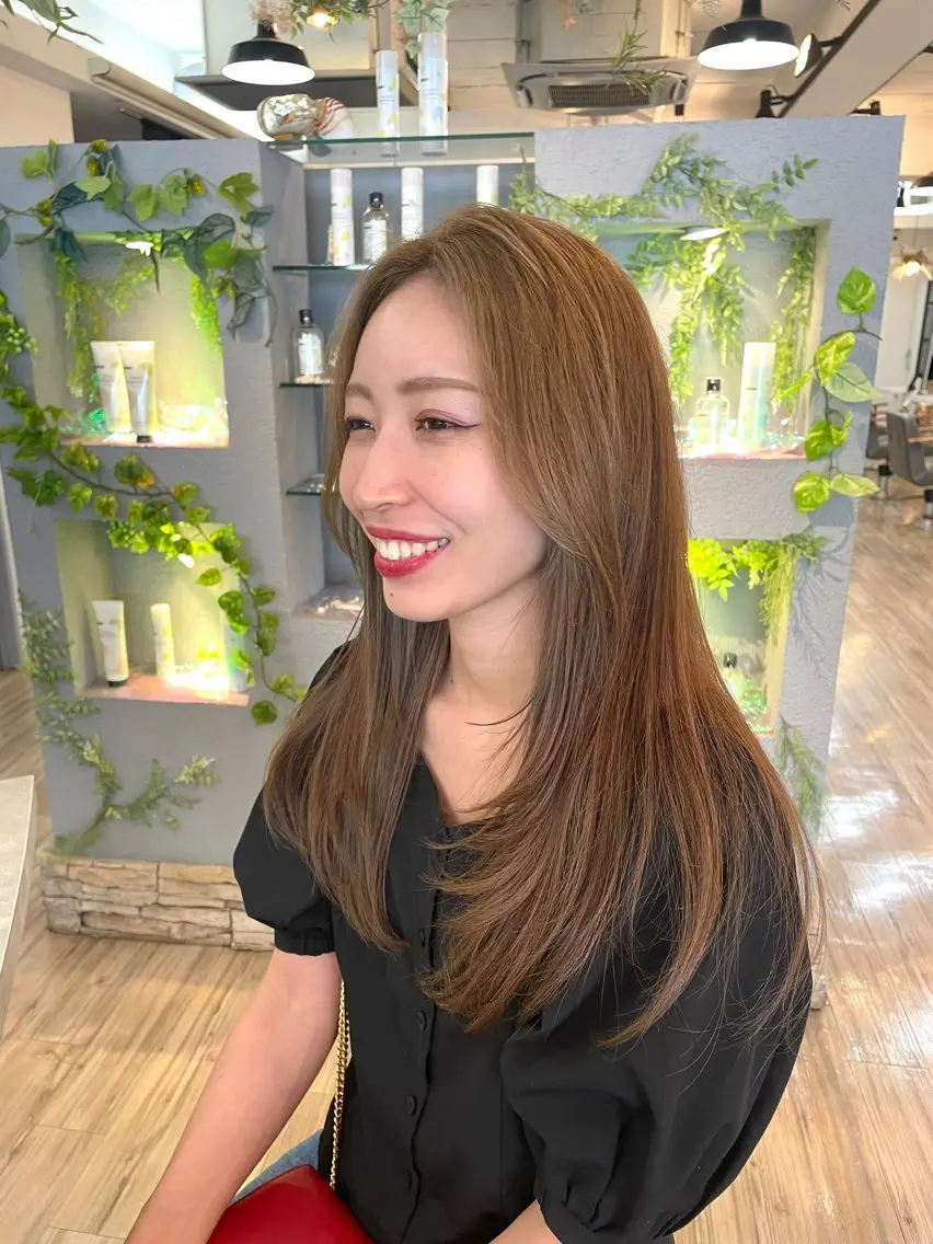 ロング 顔まわりレイヤー 顔周りカット レイヤーカット VISAGE ba.sk 金子詩帆のヘアスタイル